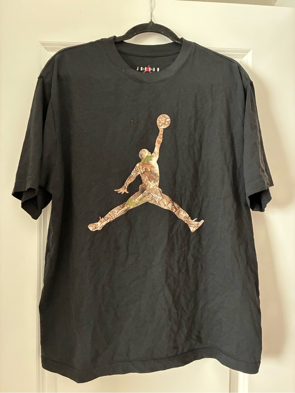 Black Jordan camo tee with camouflage jump man size large